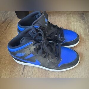Jordan 1 mid Black Royal Blue